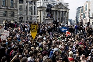 Crowd protesting G20 meeting in London
